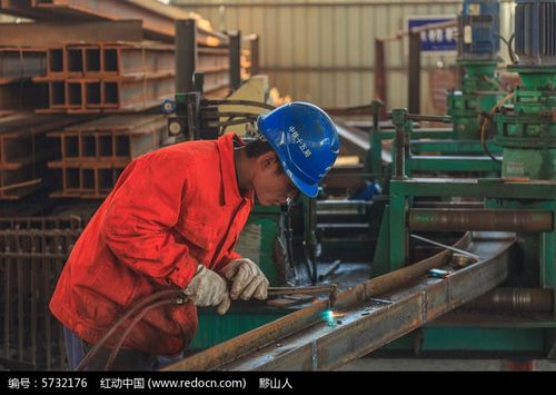 氧气焊工在工作