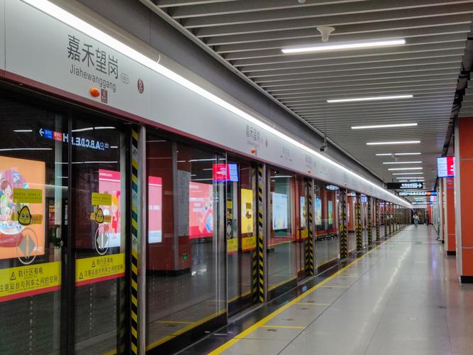 嘉禾望岗地铁站