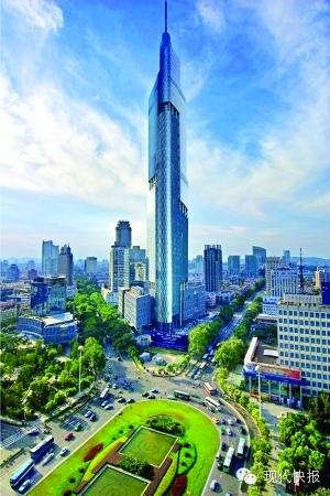 位于鼓楼区的紫峰大厦是江苏          图片来自网络