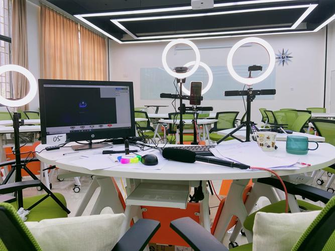 【国教新声】广西网上高招会在线——博文管理学院国际教育学院直播间