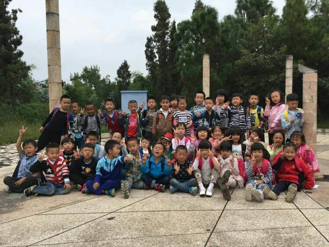 二0一六年昆明市崇新小学秋游 一年级二班