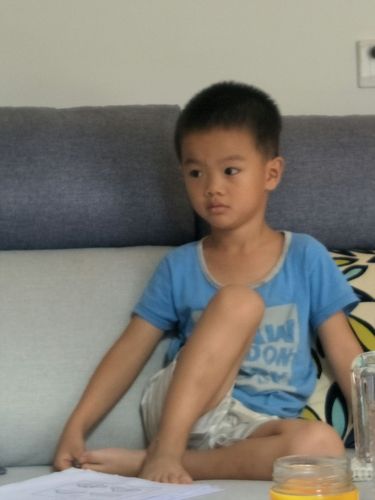 一个爱臭屁的小男孩的快乐暑假