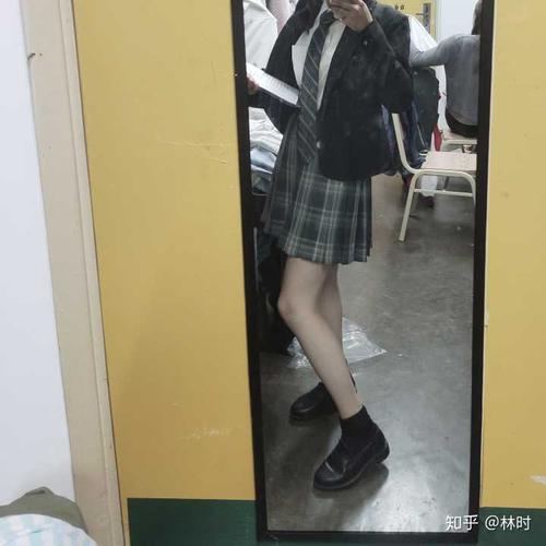 我就奇了怪了,穿jk的姐妹萌腿咋都那么瘦噫呜呜噫呜噫