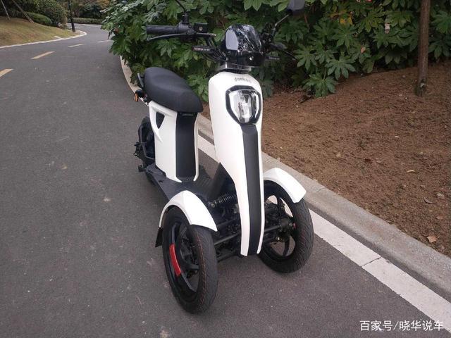 国产倒三轮电动车来袭,支持快充,这下可以放心压弯了