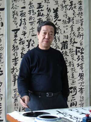 在灿若星汉的当代书法家群体中,有一位敢为人先,默默砥砺,不声不响