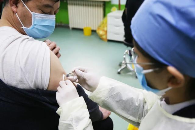 打完第二针新冠疫苗后为啥肩膀更疼了