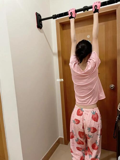 05坚持吊单杠几个月居然长高了一厘米?