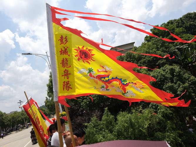 上犹刘氏龙舟队喜获"双冠王"