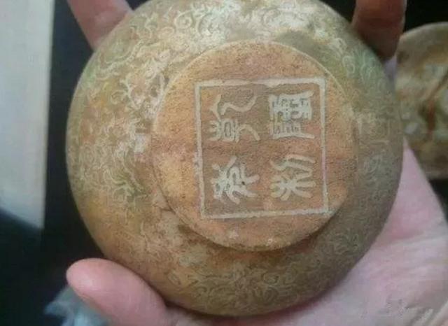 "乾隆年制的玉碗"有人10块钱都不要,有人却说可以拍出