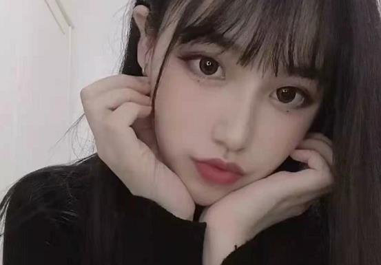 各阶段校花对比,初中清纯可爱,高中明艳动人,大学堪比