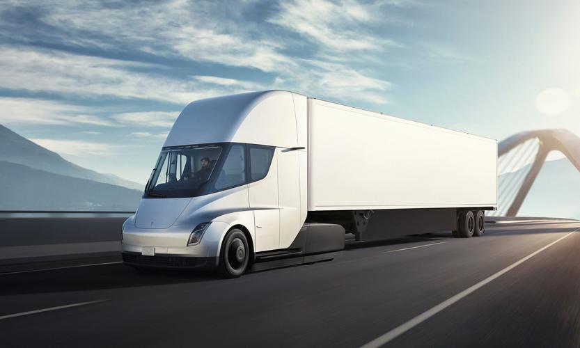 elon musk 表示特斯拉正在加紧推动「semi」半挂卡车量产计划