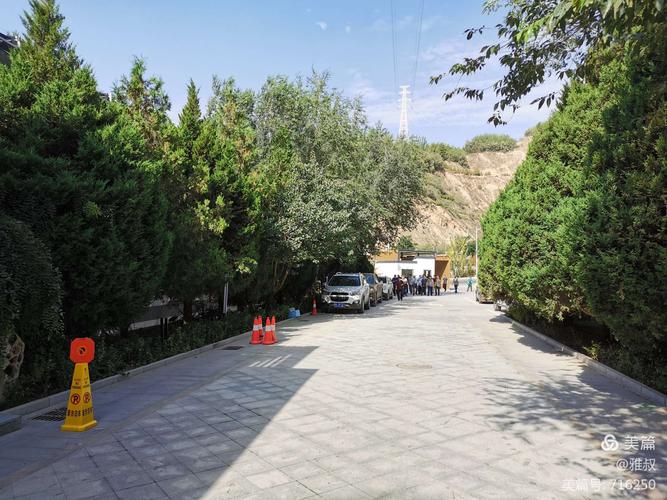 翠湖酒店位于兰州五一山下,生态环璄良好.