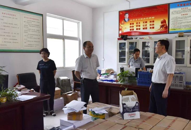 平舆县政府副县长陈玉杰检查高考前准备工作