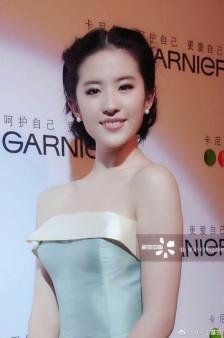 刘亦菲 2008年10月16日,上海,刘亦菲出席卡尼尔品牌化妆品宣传活动 ps