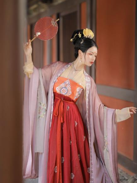 诃子裙属于汉服吗