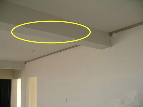 客厅压了一根大横梁,老公说风水不好还压抑,设计师3招