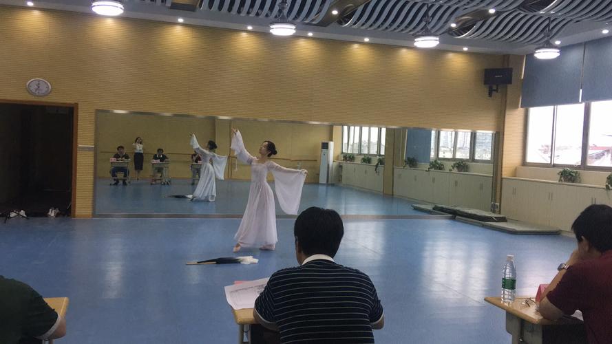 九江一中田若萌老师获市音乐专业技能大赛第一名