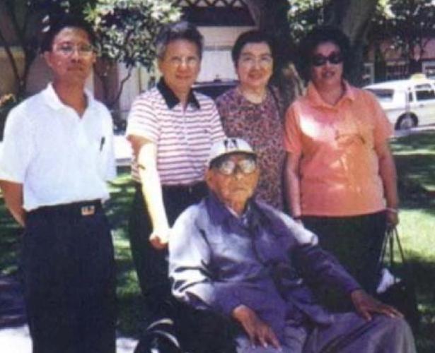 杨虎城孙子看望100岁的张学良,听到身份后,少帅只说了