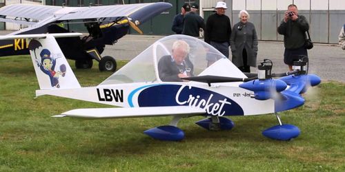 世界上最小的飞机价格10万比汽车还便宜新手能够轻松驾驭