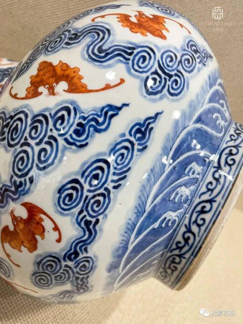 清代官窑瓷器上的蝙蝠纹图案,代表了吉祥!