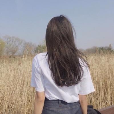 带标签的女生头像背影