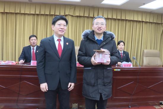 鹤壁中院举行"鹤辉高速"涉民生案件执行案款发放仪式