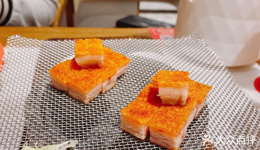 这里绝对是家庭聚餐的首选冰烧三层肉虽然细细一粒