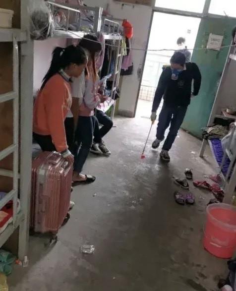 深圳富士康员工与临时工宿舍对比,简直是天壤之别