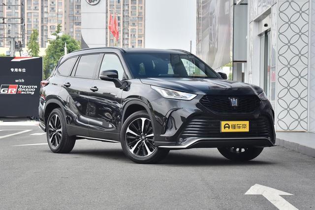 全新旗舰suv皇冠陆放创世登场欢迎试驾