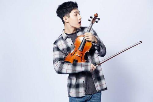 在恋爱幻想剧中刘宪华大展音乐才华,弹琴时魅力四射,唱歌更是好听到