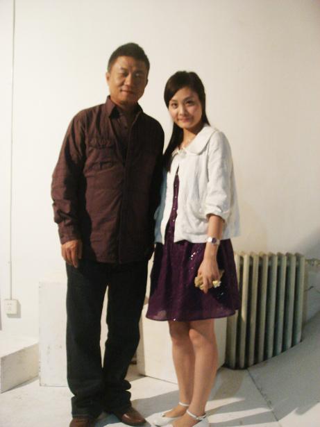 原来这位男子不是老公,而是黑豹乐队的主唱张淇,而杨旭的真老公却是