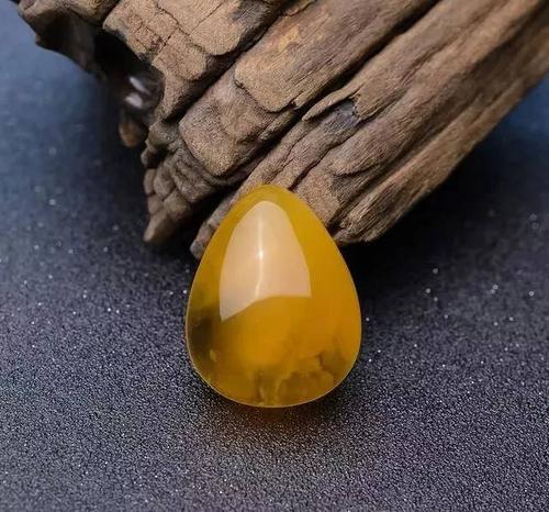 琥珀和蜜蜡有什么区别?困惑了这么久,终于知道答案了!