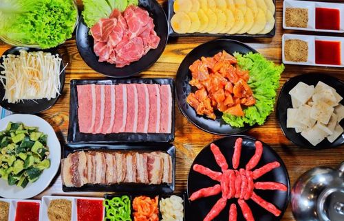 牛五花,猪梅肉,鸡腿肉,培根,风干肠…这家烤肉店要逆天!