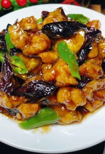 今天美食,肉段烧茄子,这个菜真好吃,但是太费饭了,太废了.