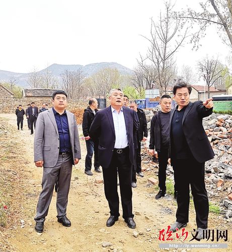 闪亮初心赢民心使命担当勇战疫 记担当作为好书记李凤德