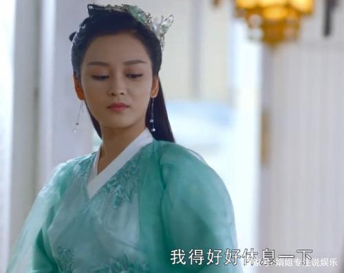 她是霸气的穗禾公主,也是任性的知鹤公主,现实中却可爱呆萌无比