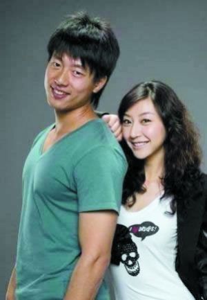 娱乐 八卦    唐一菲和凌潇肃今年于武汉低调完婚,二人绯闻终于坐实.