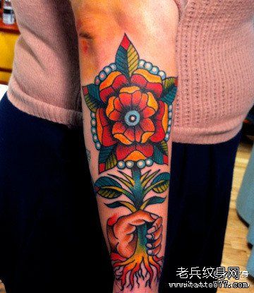 手臂花纹身图案