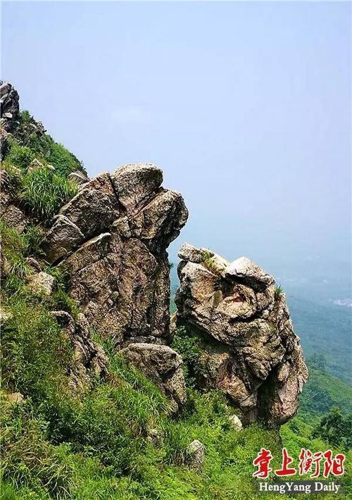 衡东县吴集镇,就有一座叫"鸡公岩"的山.