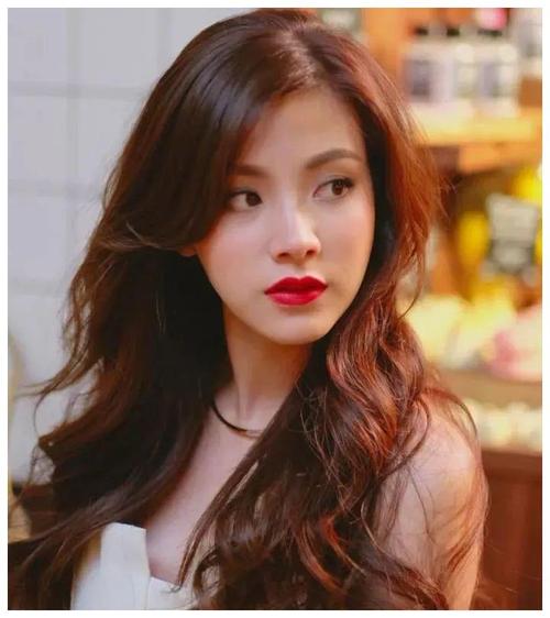 泰国女星"小水"为《花木兰》配音,红衣束发太飒,像极刘亦菲