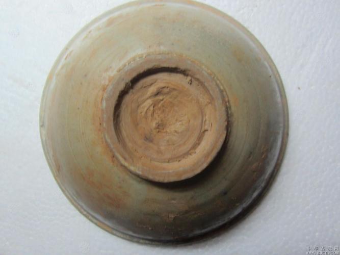 刚出土元代龙泉碗