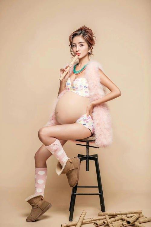 性感大肚子孕妇照图片             杨颖大肚子孕妇照