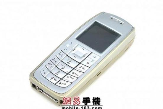 问一老款诺基亚手机的型号,见下图,在线等