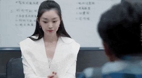 杨颖新剧开播,演技被夸有进步,但这个动作被女二号宋轶碾压!