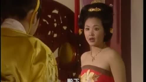 宣华夫人正更衣化妆,突然殿下冲了进来