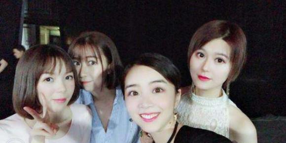 lol解说周淑怡,和前男友昔日亲密照曝光,网友:谁还没有过去