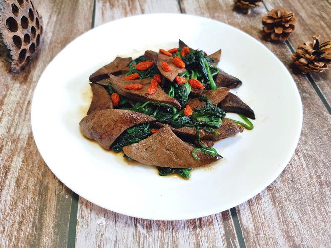 猪肝炒菠菜的做法