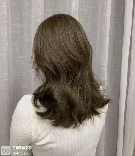 2020年仍然流行层次感中长发