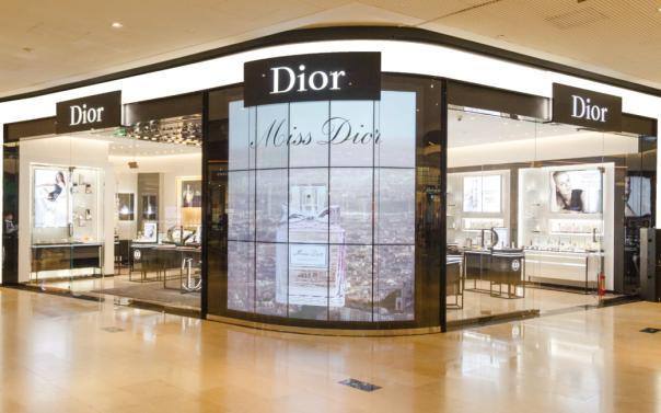 dior化妆品加盟条件:1,加盟商具备较强的经济实力,以便店铺后期运作.