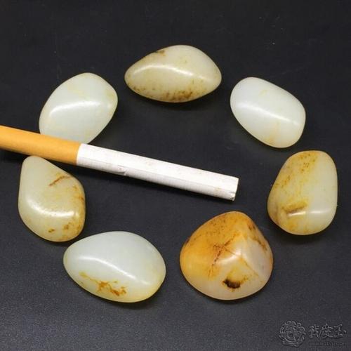 和田玉  【描述】:112克收藏级原籽手串 新疆和田籽料原石 7颗组成